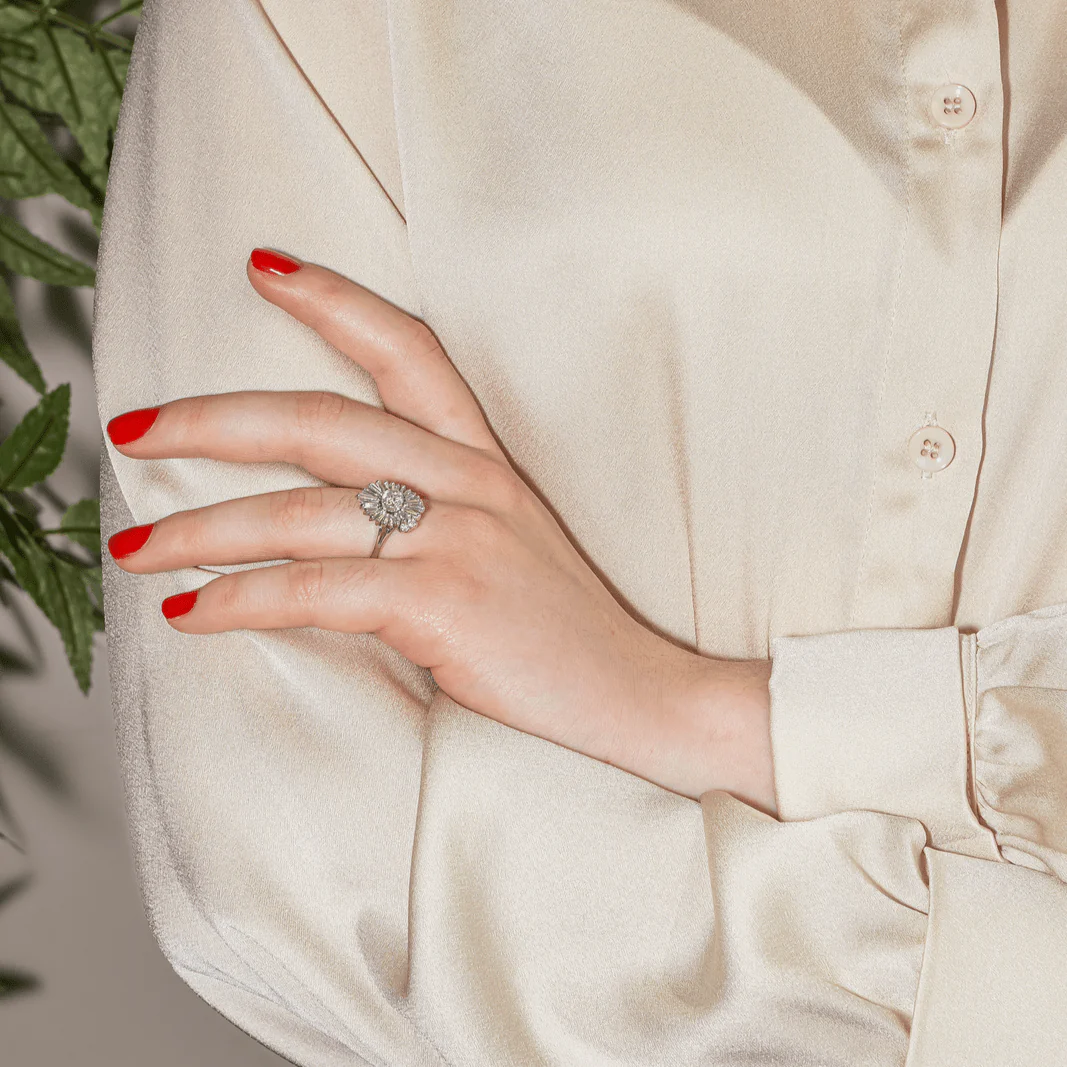 Cocktail ring in white gold and diamonds - Image 2