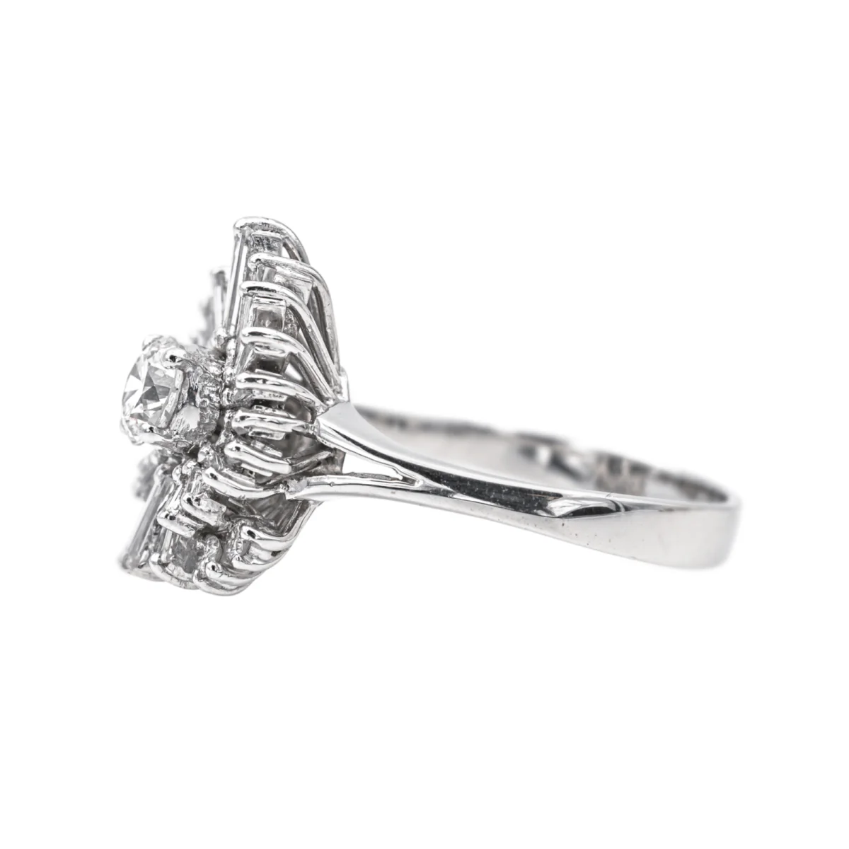 Cocktail ring in white gold and diamonds - Image 4