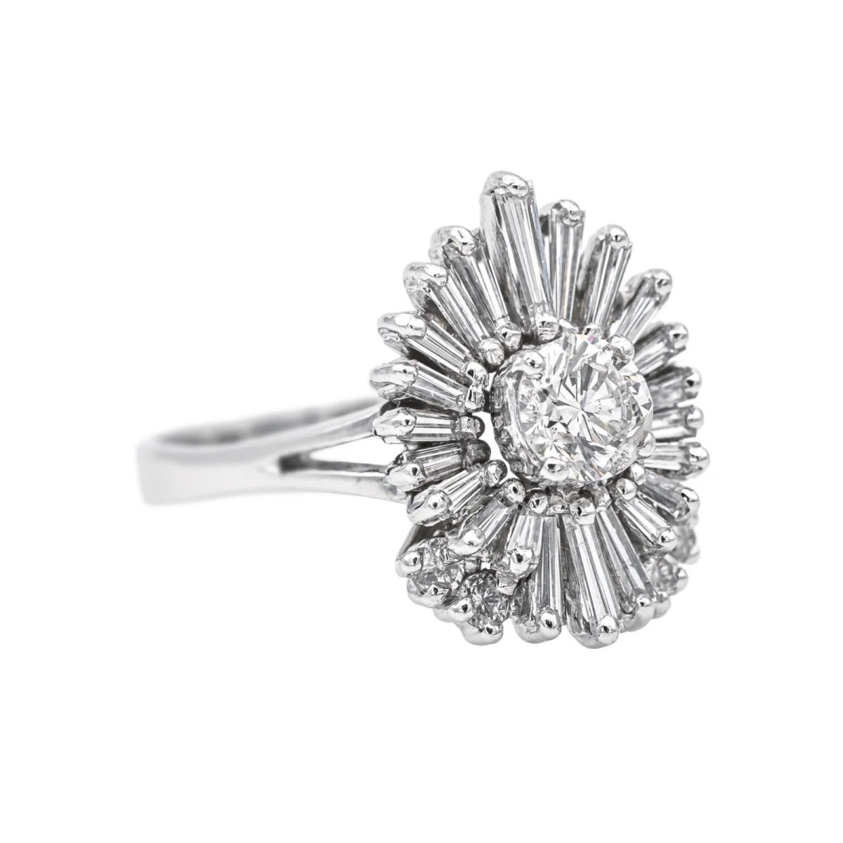 Cocktail ring in white gold and diamonds - Image 6