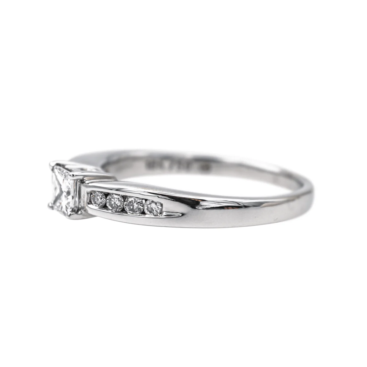 Solitaire ring in white gold and diamonds - Image 4