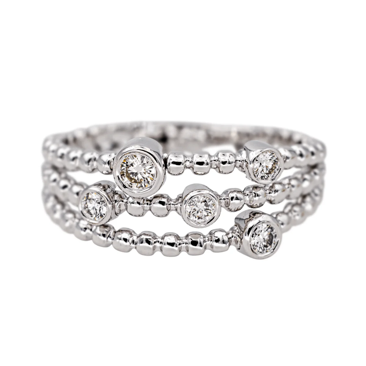 Ring in white gold and diamonds.