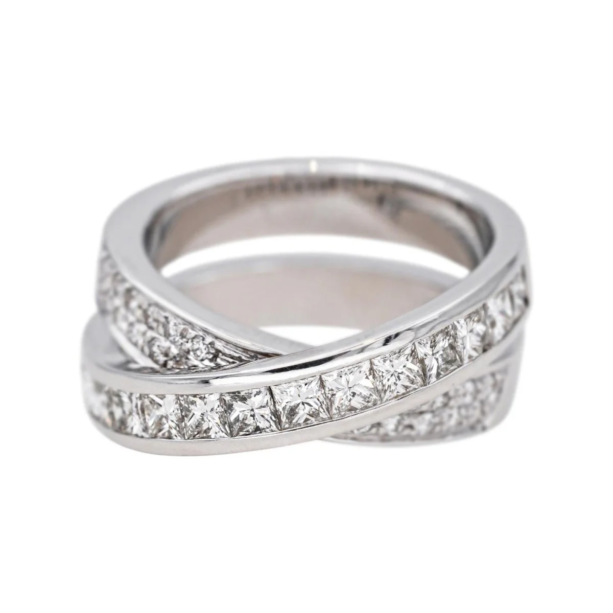 Pavée ring in white gold and diamonds