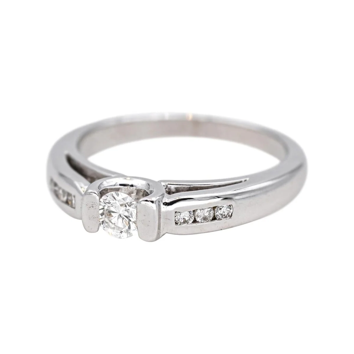 Solitaire ring in white gold and diamonds - Image 3