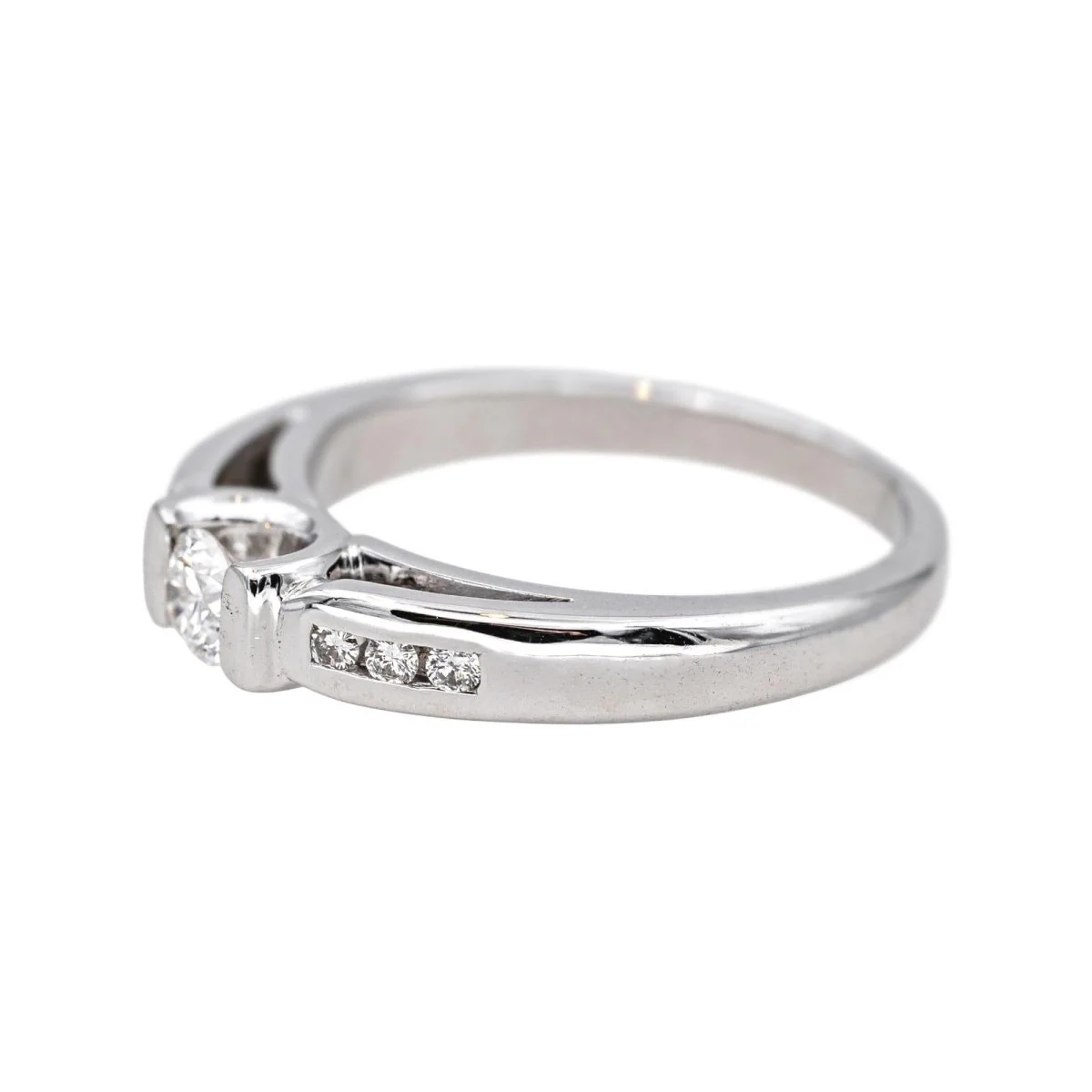 Solitaire ring in white gold and diamonds - Image 4