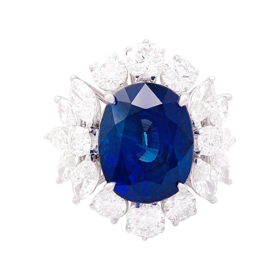 Ring white gold, sapphire and diamonds