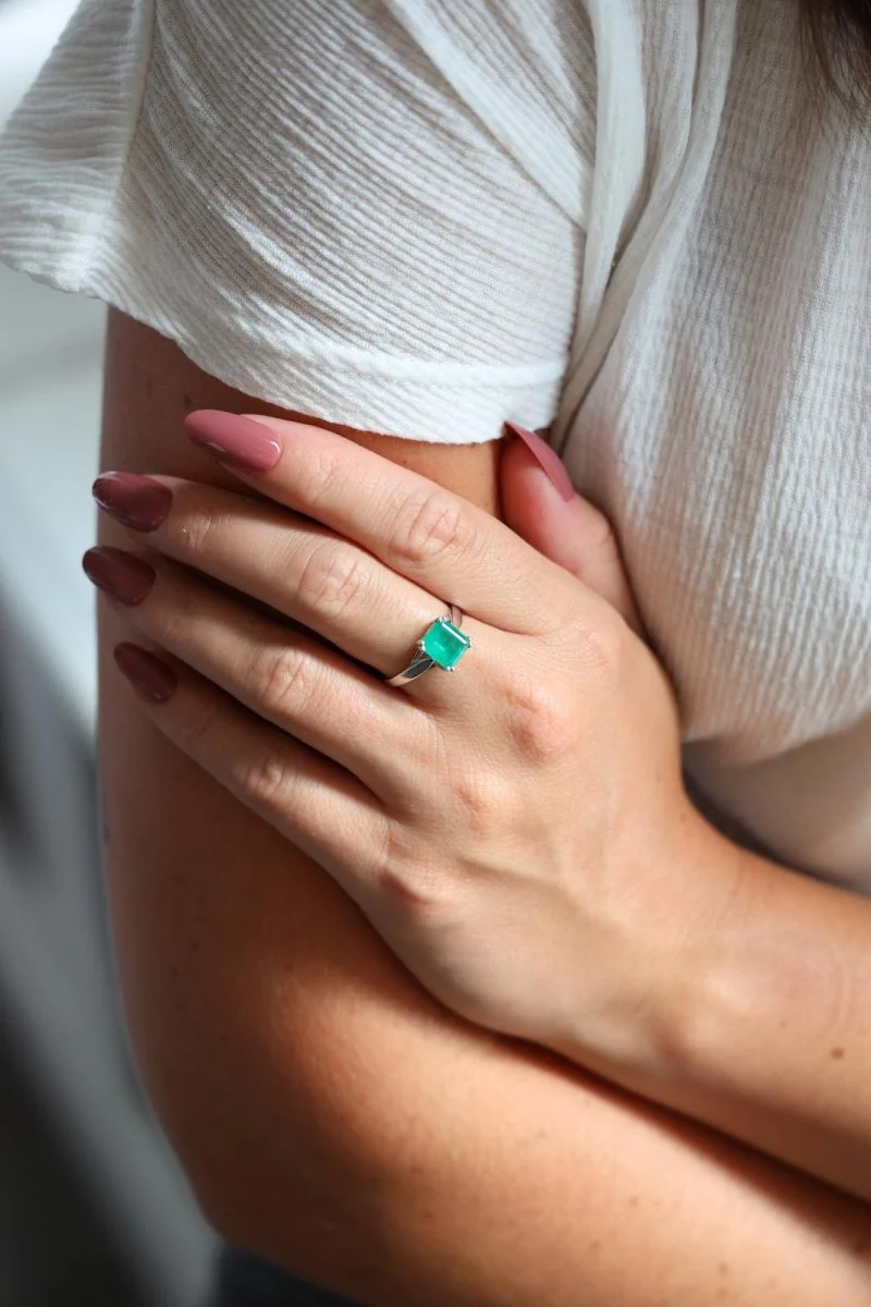 Emerald White Gold Ring - Image 2