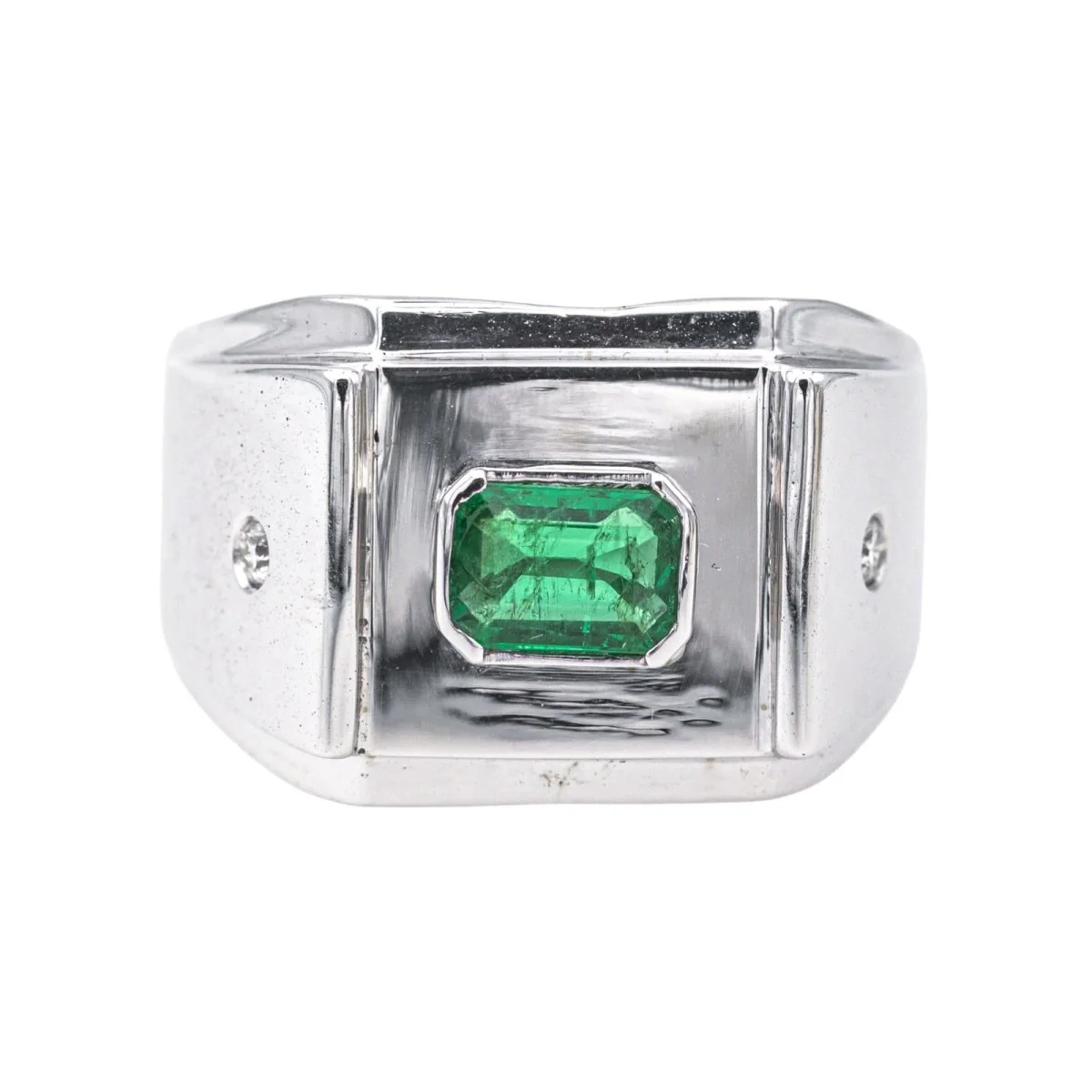 Signet ring in white gold, emerald and diamonds