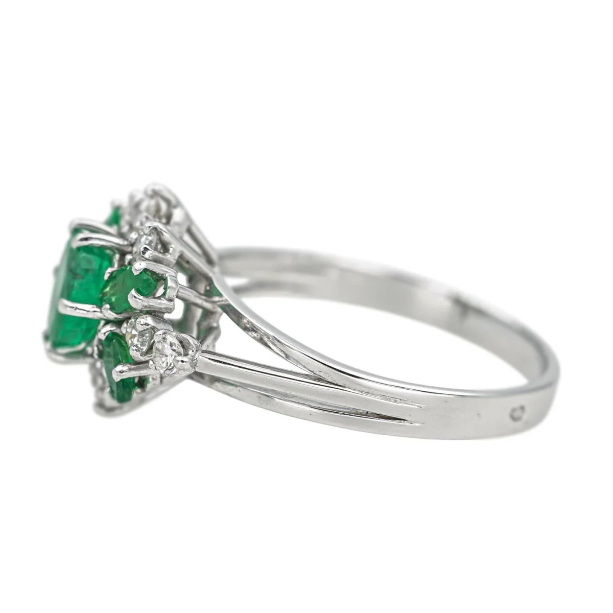 White gold ring with emeralds and diamonds - Image 4