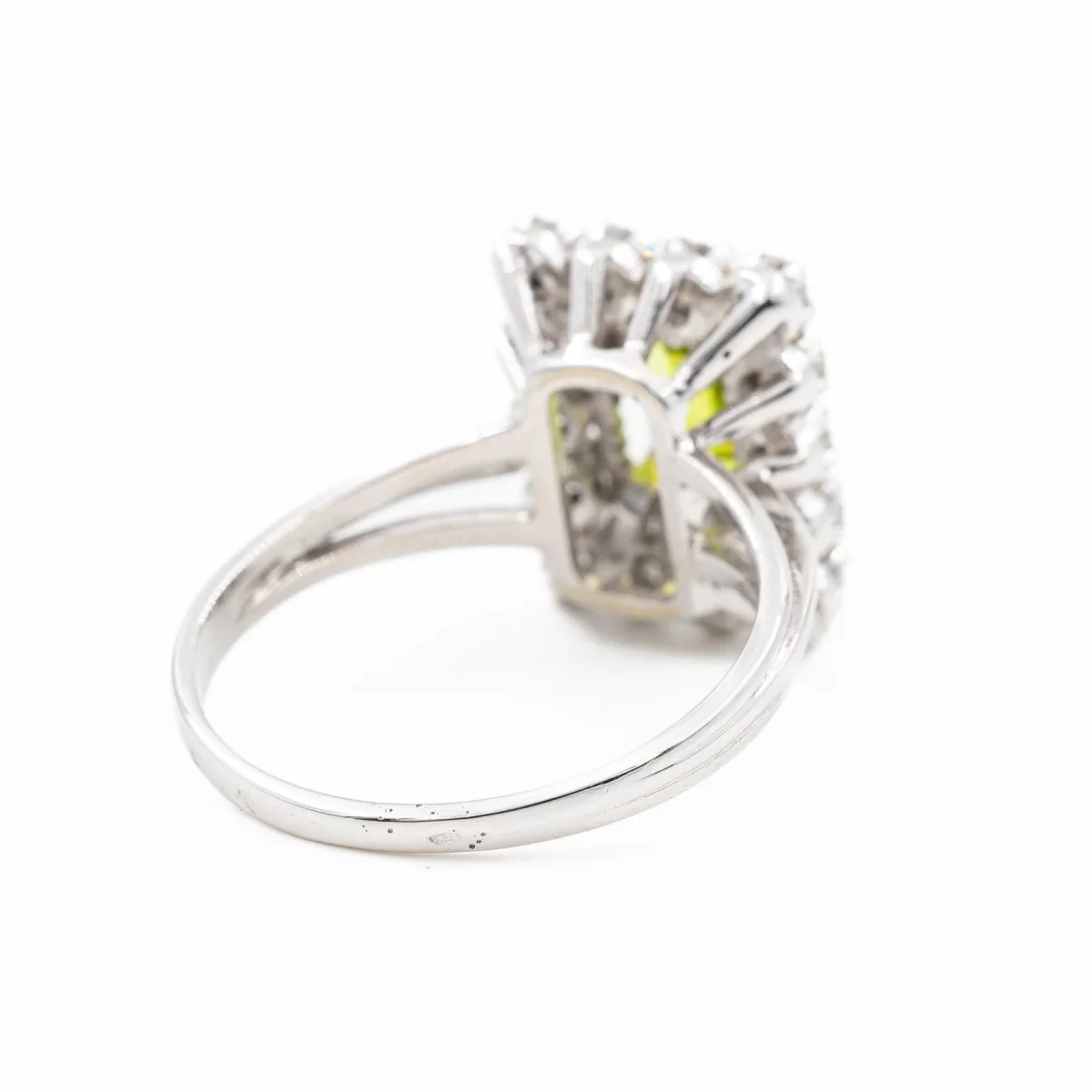 Cocktail ring in white gold, diamonds and peridot - Image 4