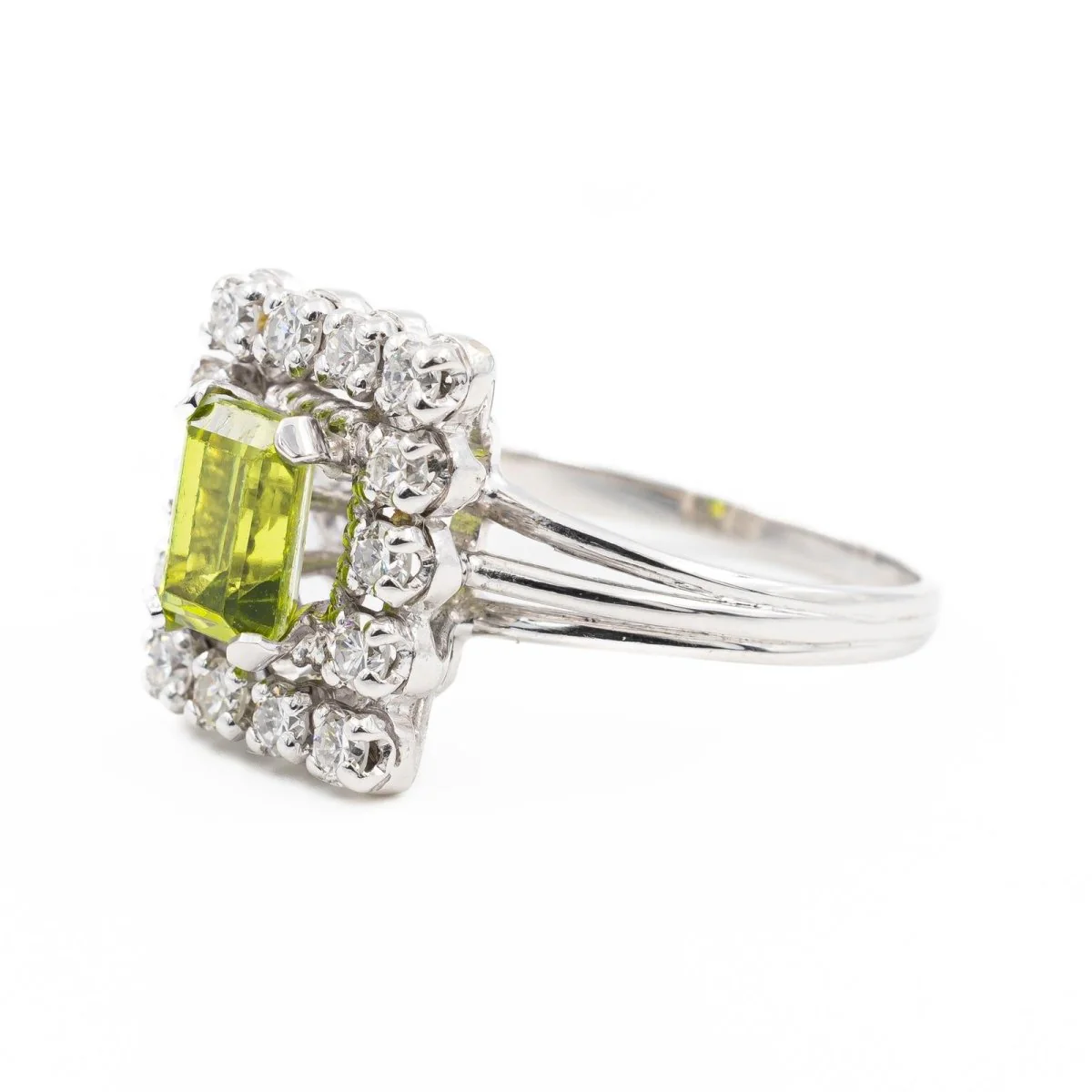Cocktail ring in white gold, diamonds and peridot - Image 6
