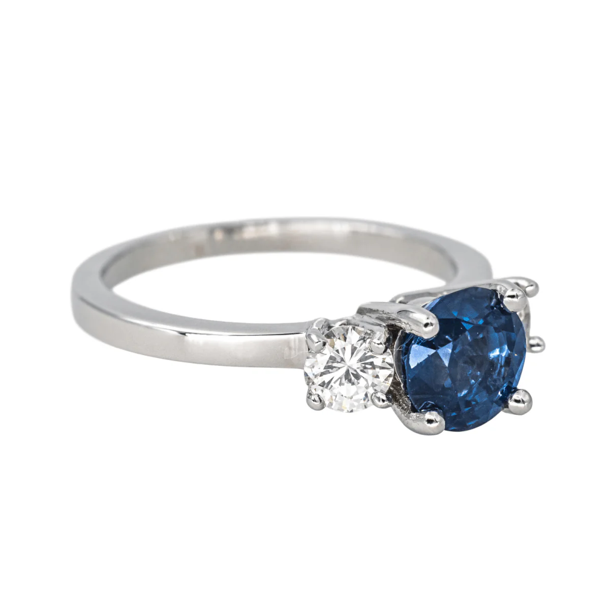 Solitaire ring in white gold, sapphire and diamonds - Image 6