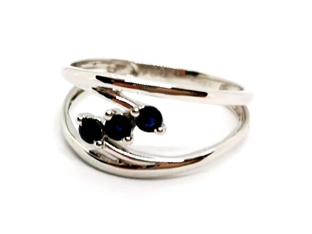 White Gold Sapphire Ring - Image 11