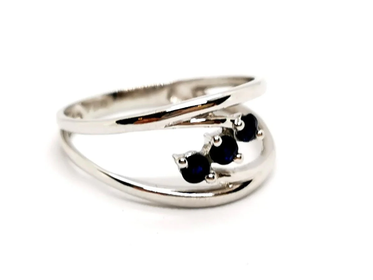 White Gold Sapphire Ring - Image 3