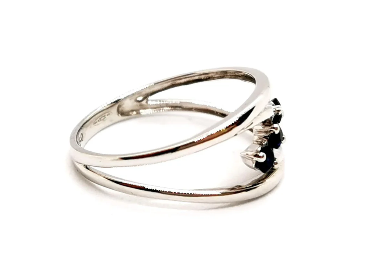 White Gold Sapphire Ring - Image 4