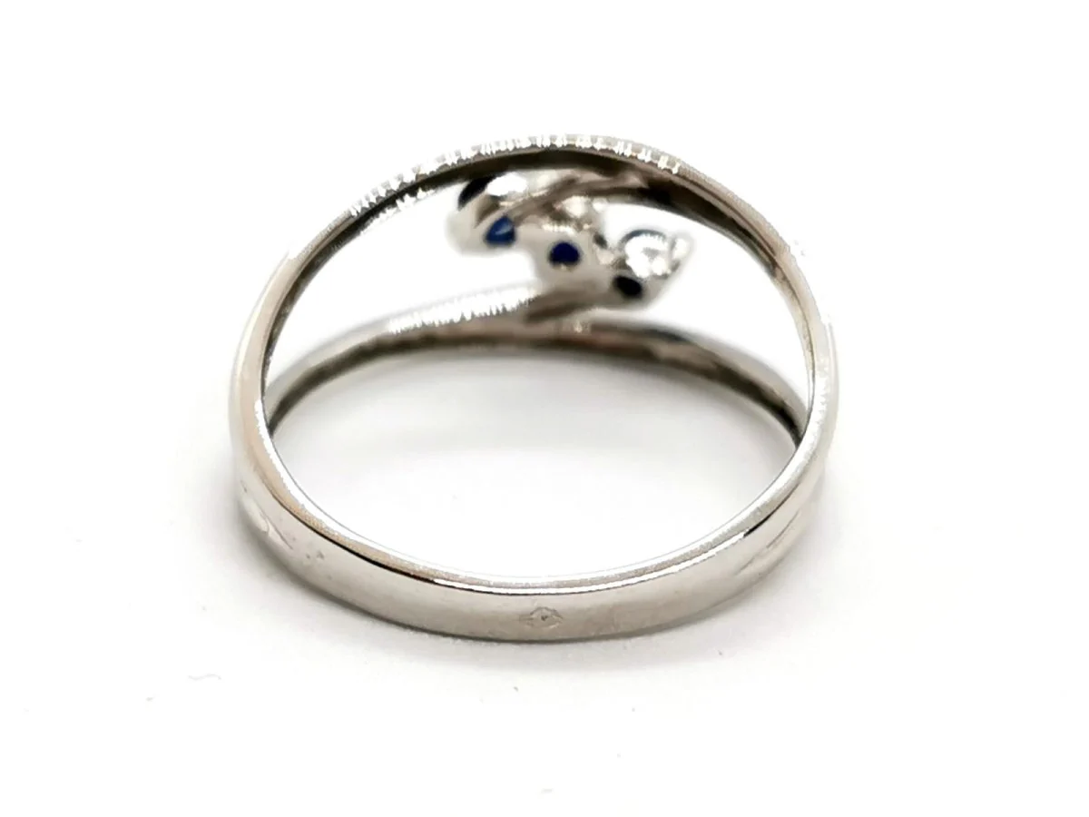 White Gold Sapphire Ring - Image 5