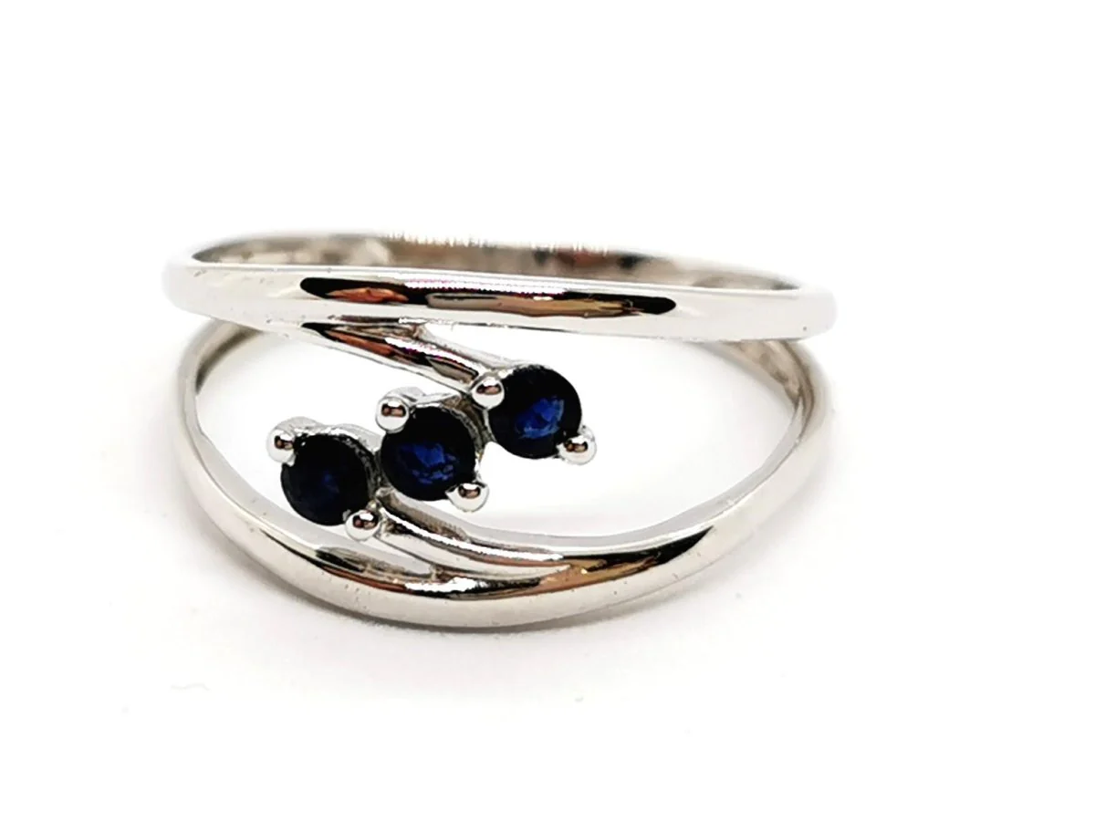 White Gold Sapphire Ring - Image 9