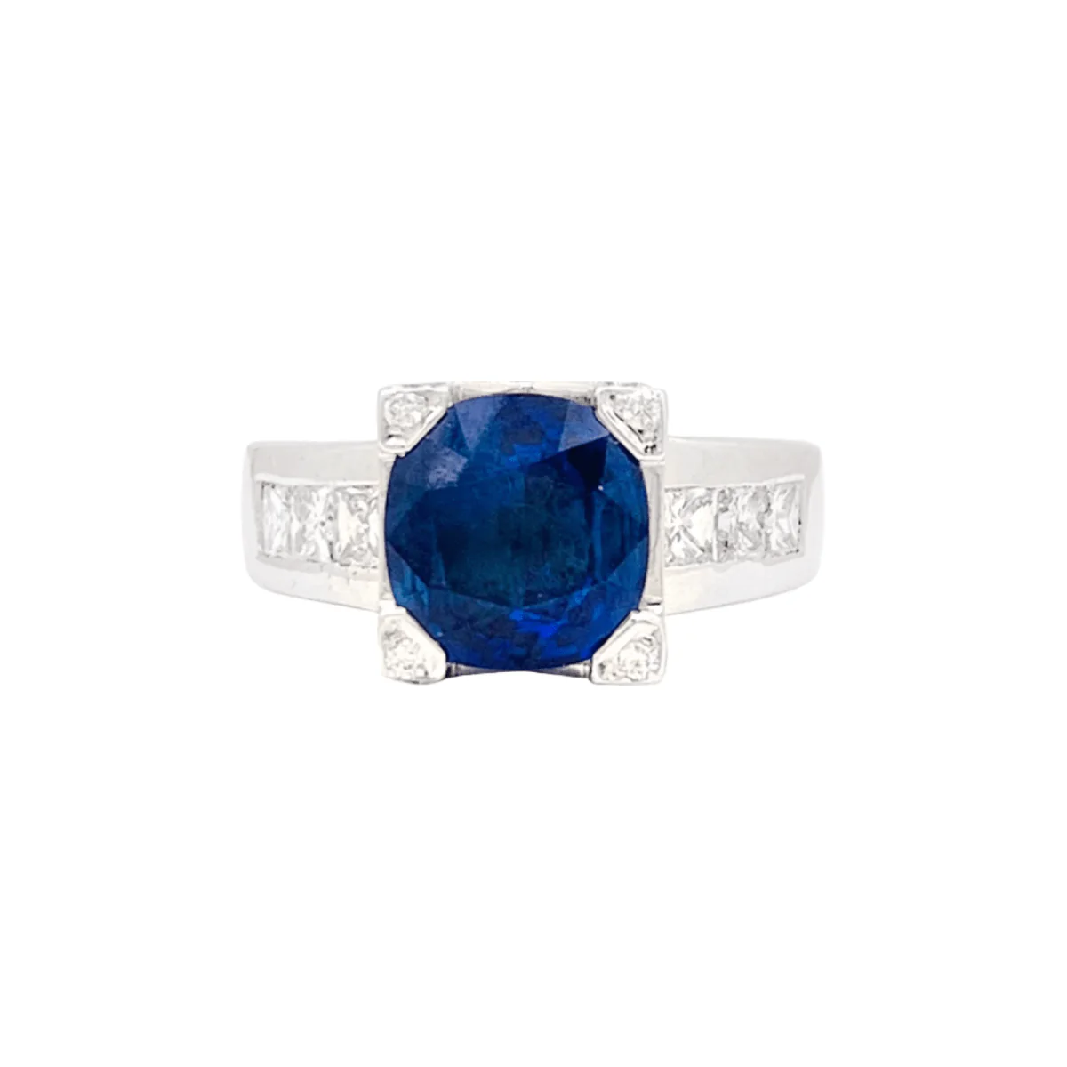 Ring Cocktail in white gold, sapphire, diamonds.