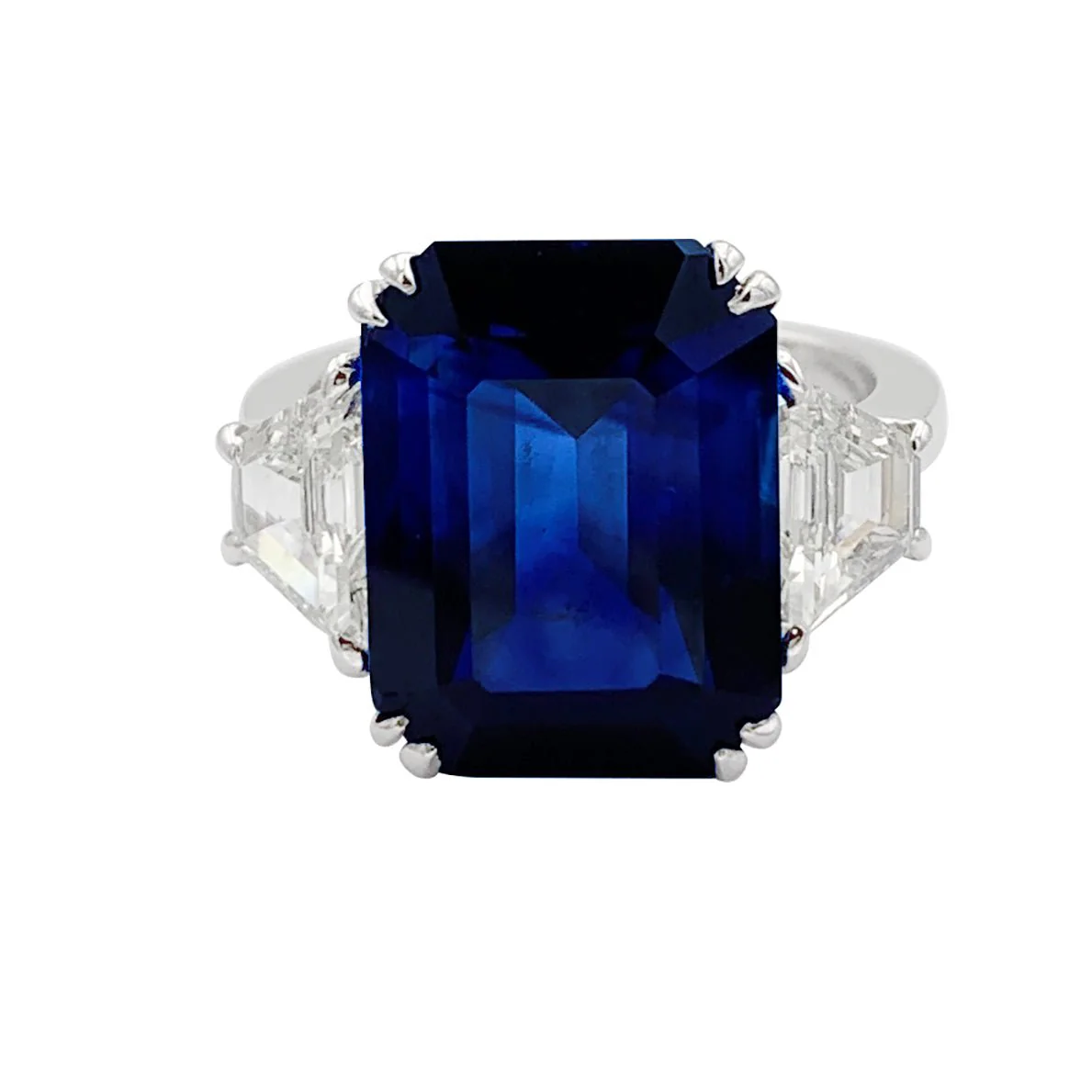 White gold, sapphire and diamond ring