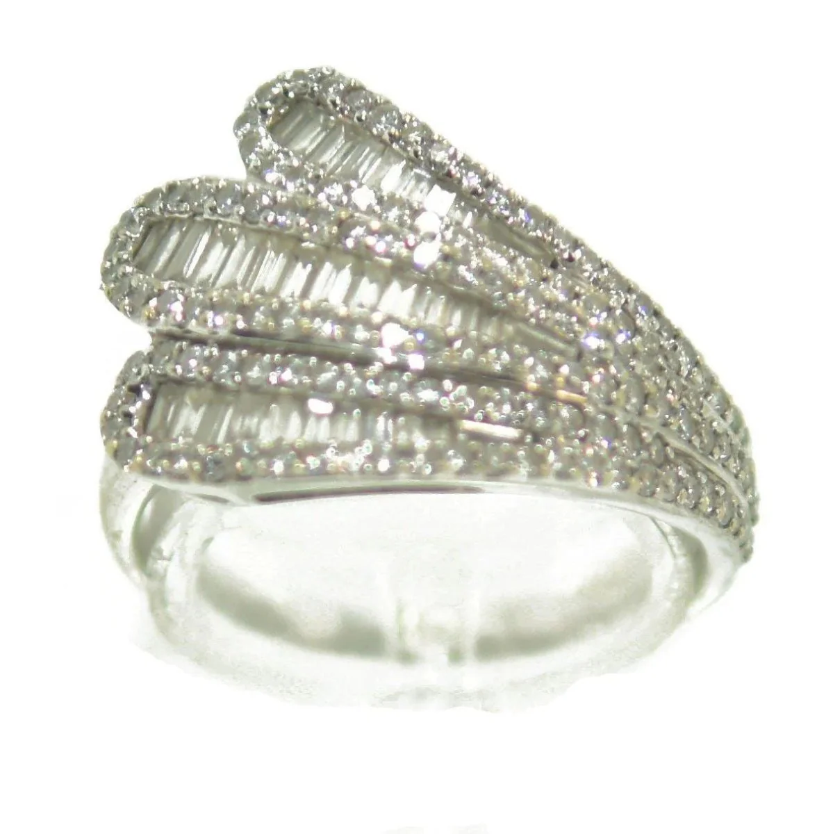 Modern white gold baguette diamond ring - Image 2