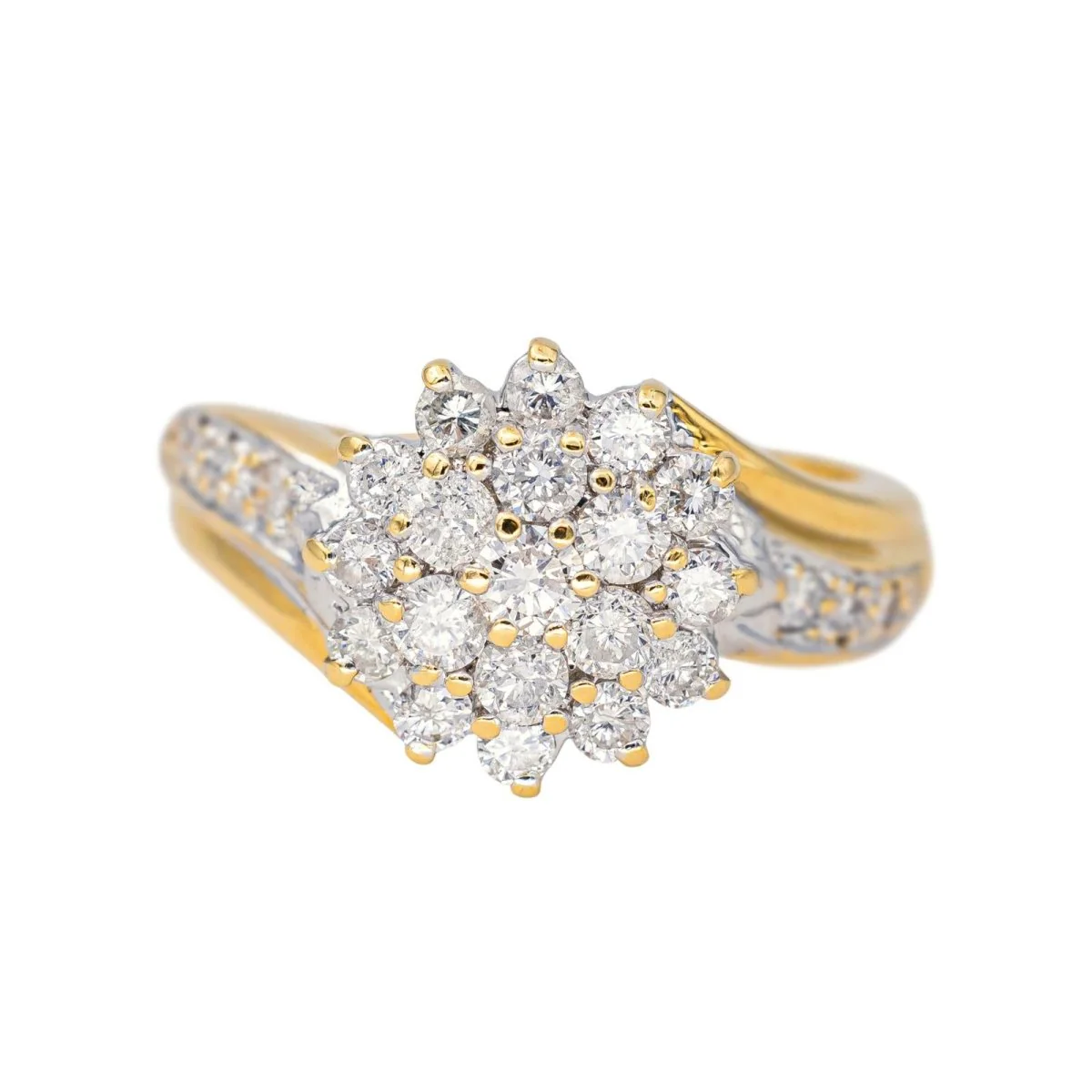 Pavé ring in yellow gold and diamonds