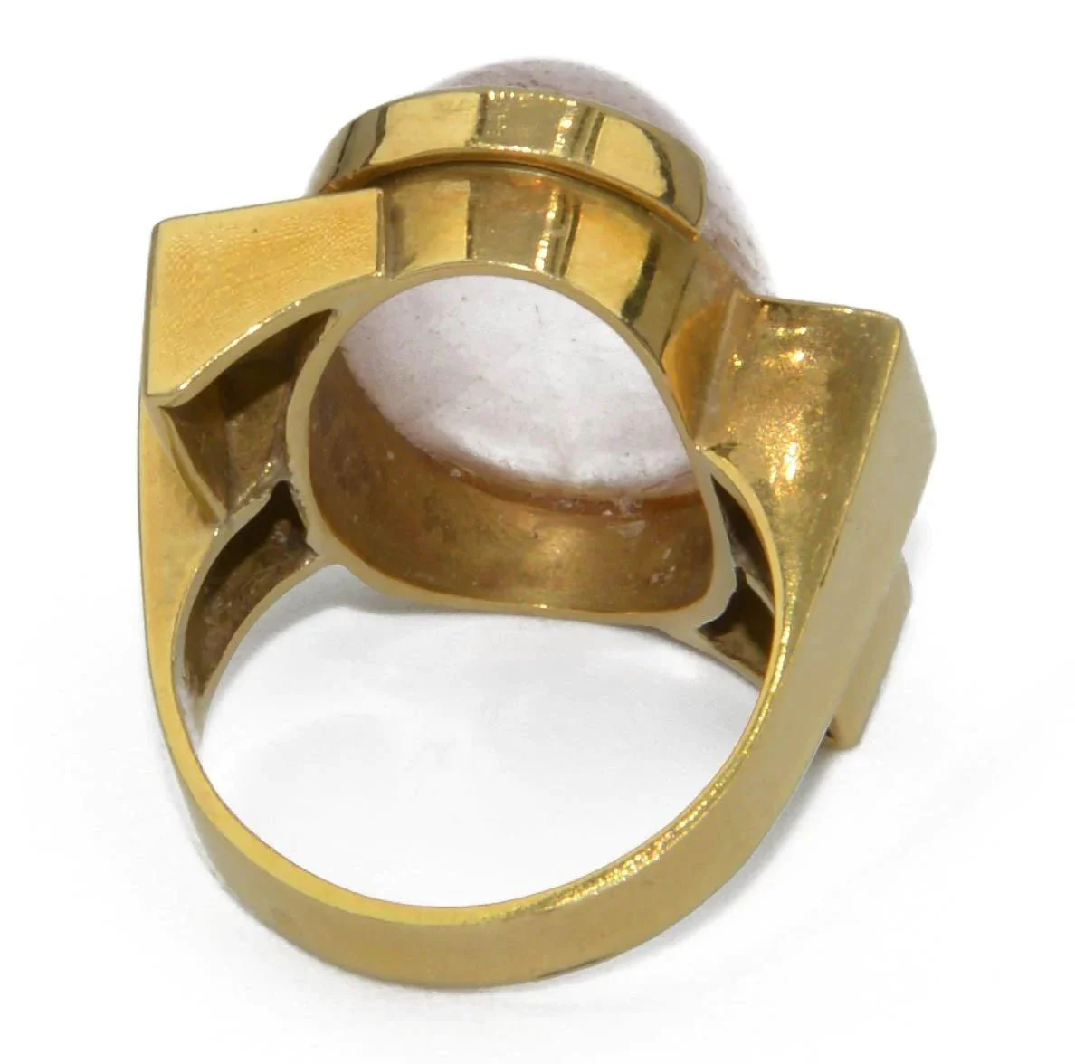 Geometric yellow gold ring adorned with a pink quartz - Image 2