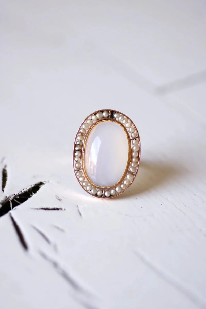 Old pink gold chalcedony blue gray adularescent ring and pearls - Image 2