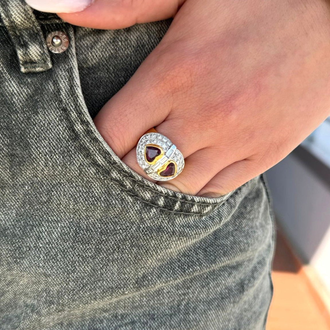Ring Paved in yellow gold, ruby and diamonds - Image 2