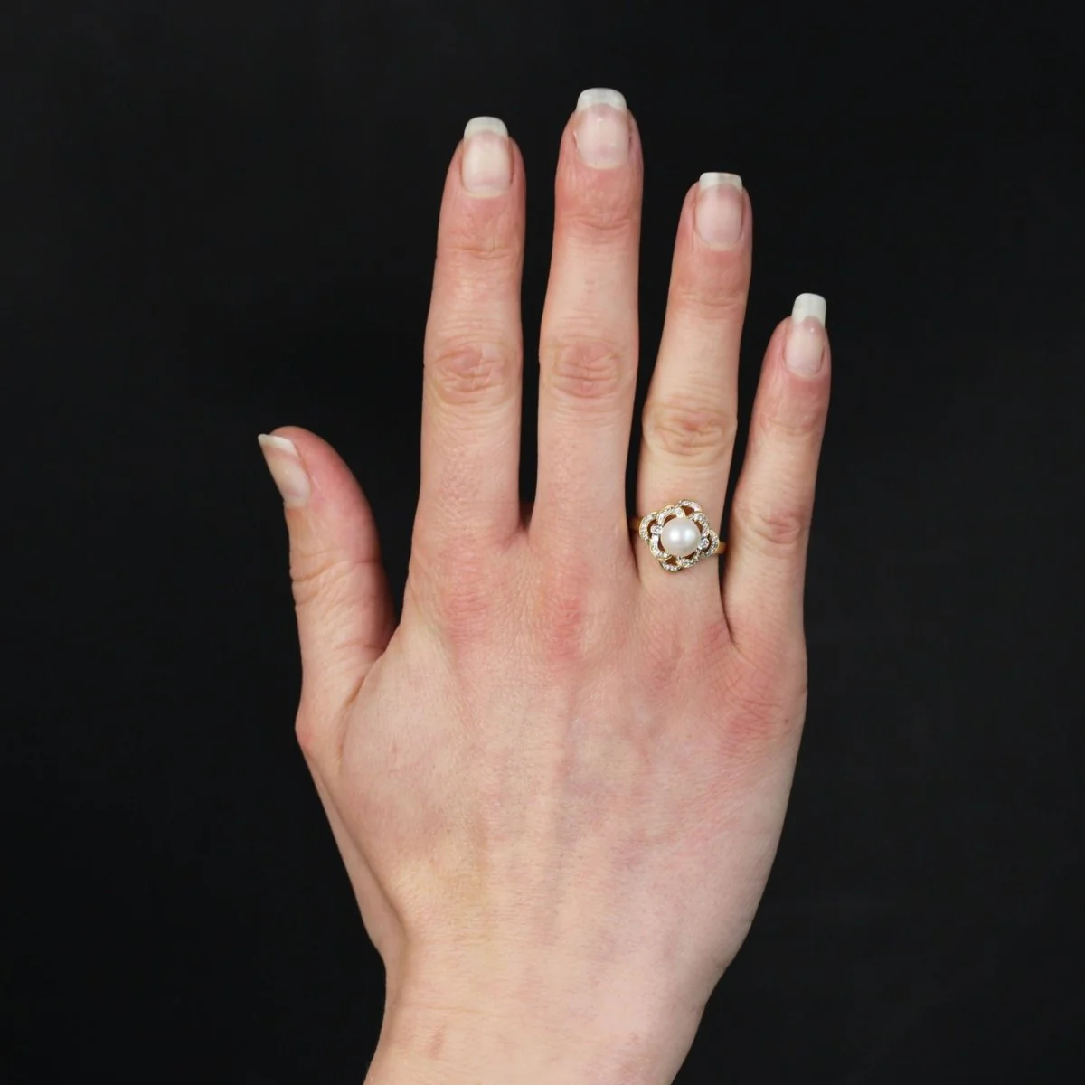 Daisy ring in yellow gold, pearl and diamonds - Image 2