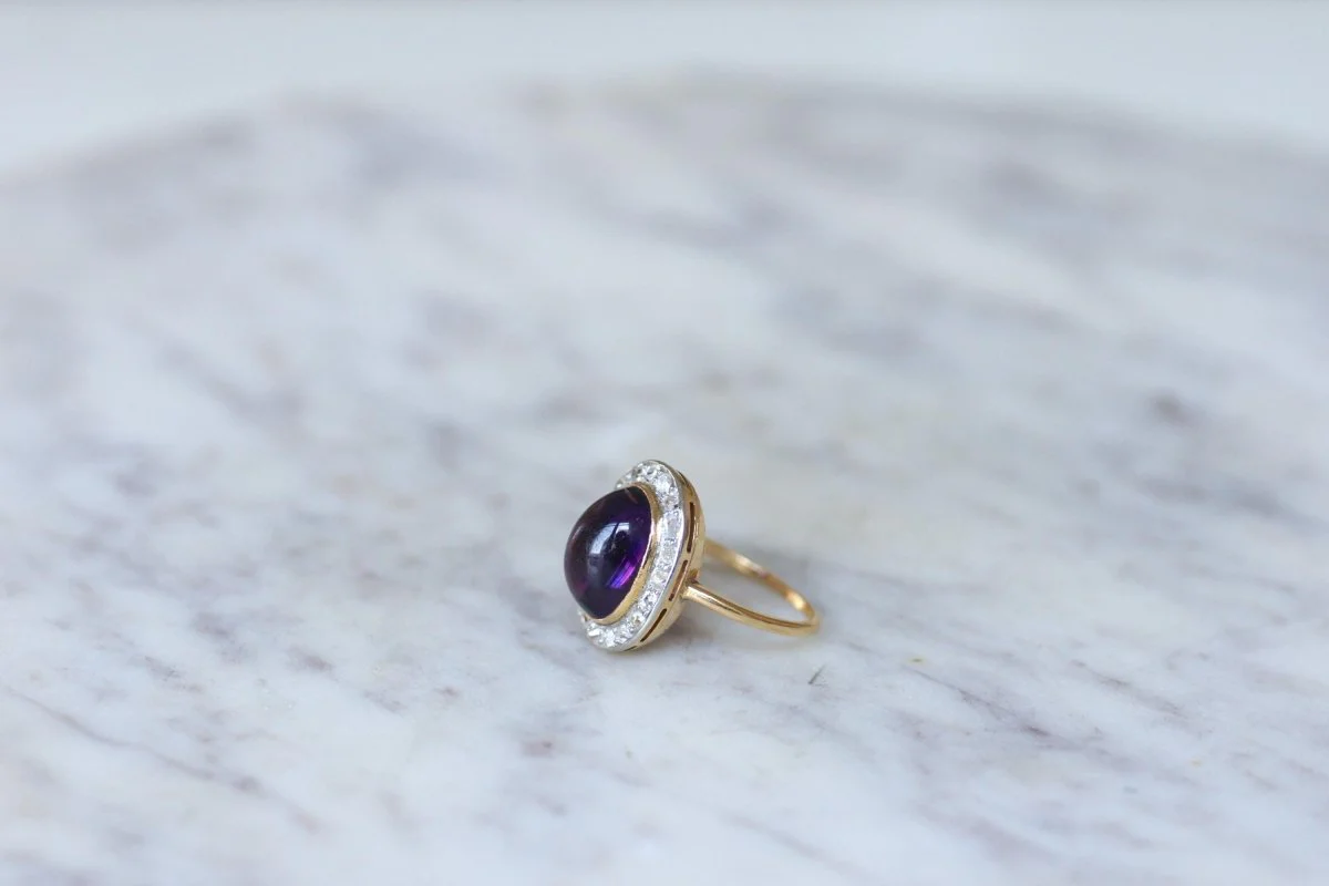 Ring Pompadour in yellow gold, paltinium, amethyst cabochon and diamonds - Image 5