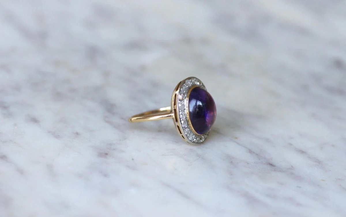 Ring Pompadour in yellow gold, paltinium, amethyst cabochon and diamonds - Image 7