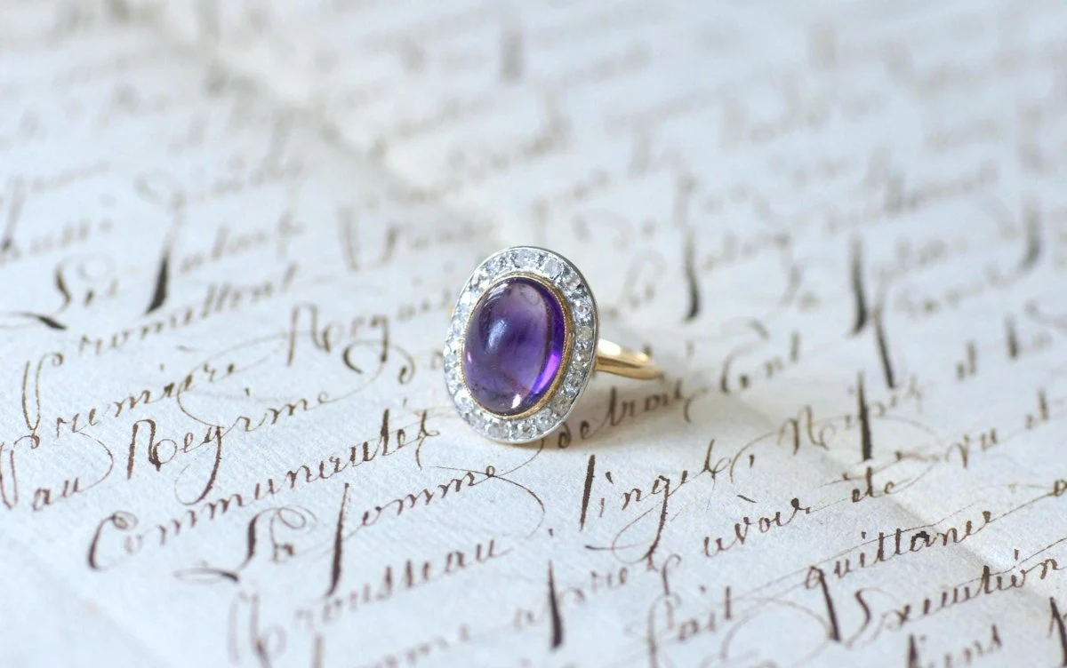 Ring Pompadour in yellow gold, paltinium, amethyst cabochon and diamonds - Image 8