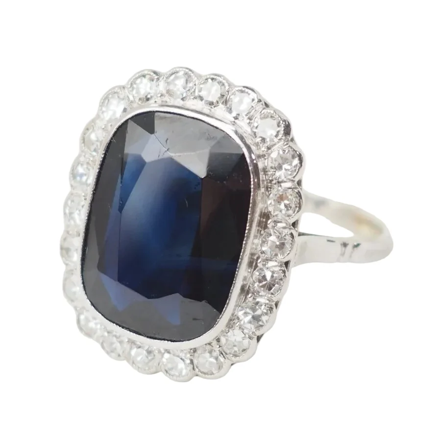 Pompadour ring in white gold, sapphire and diamonds - Image 3