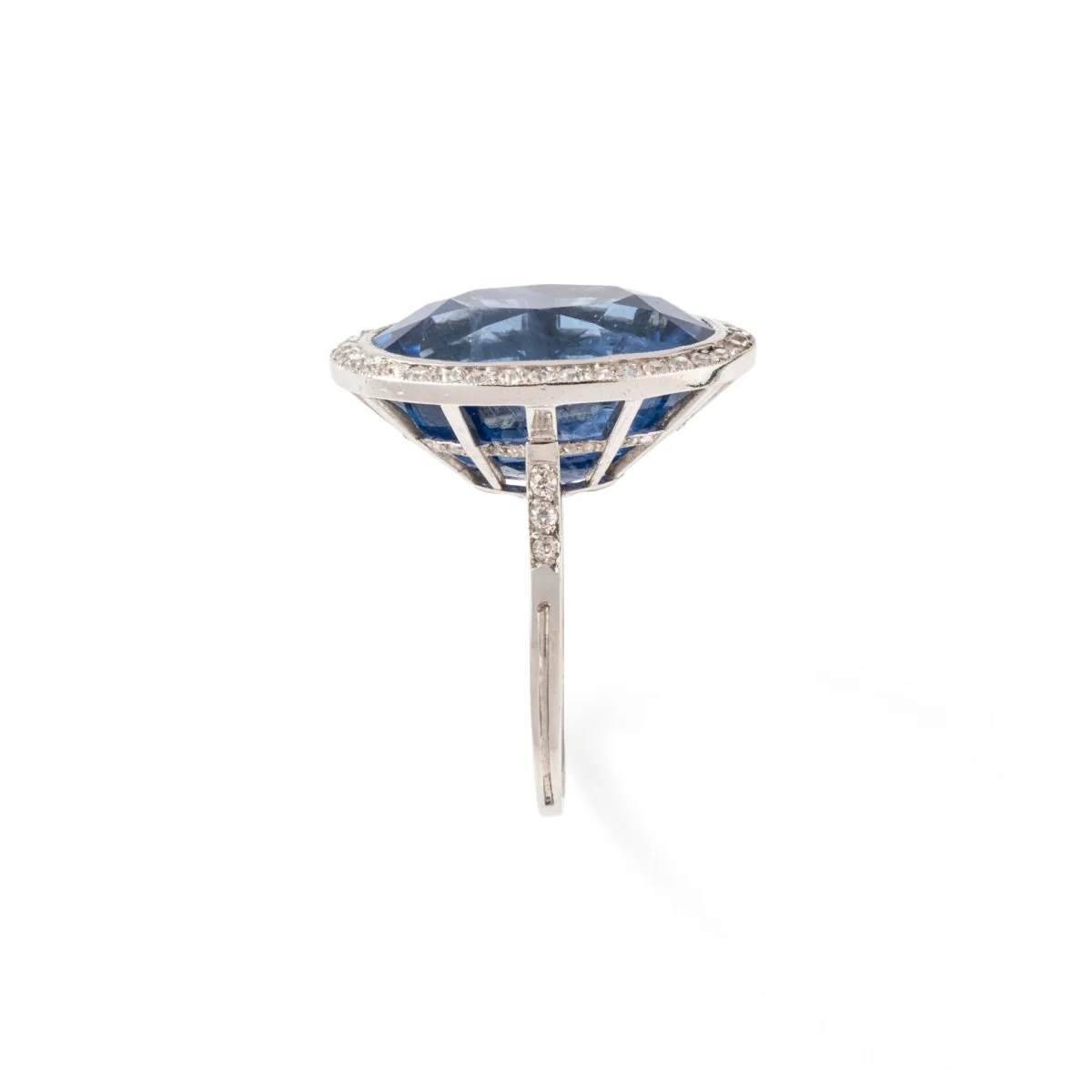 Pompadour ring in platinum, sapphire, and diamonds - Image 3