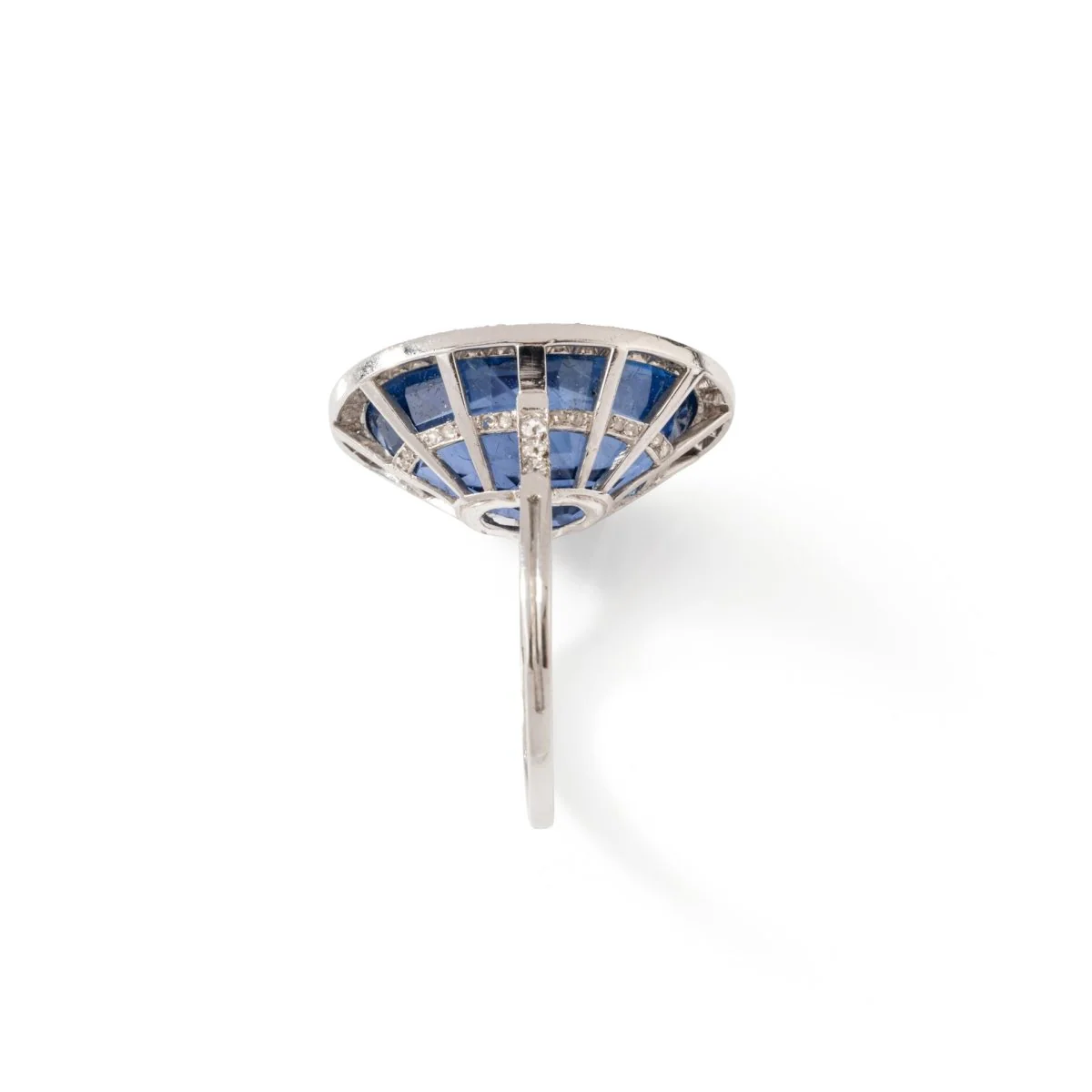 Pompadour ring in platinum, sapphire, and diamonds - Image 6