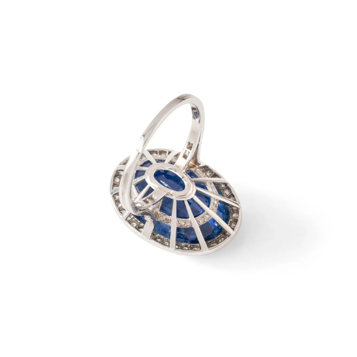 Pompadour ring in platinum, sapphire, and diamonds - Image 7