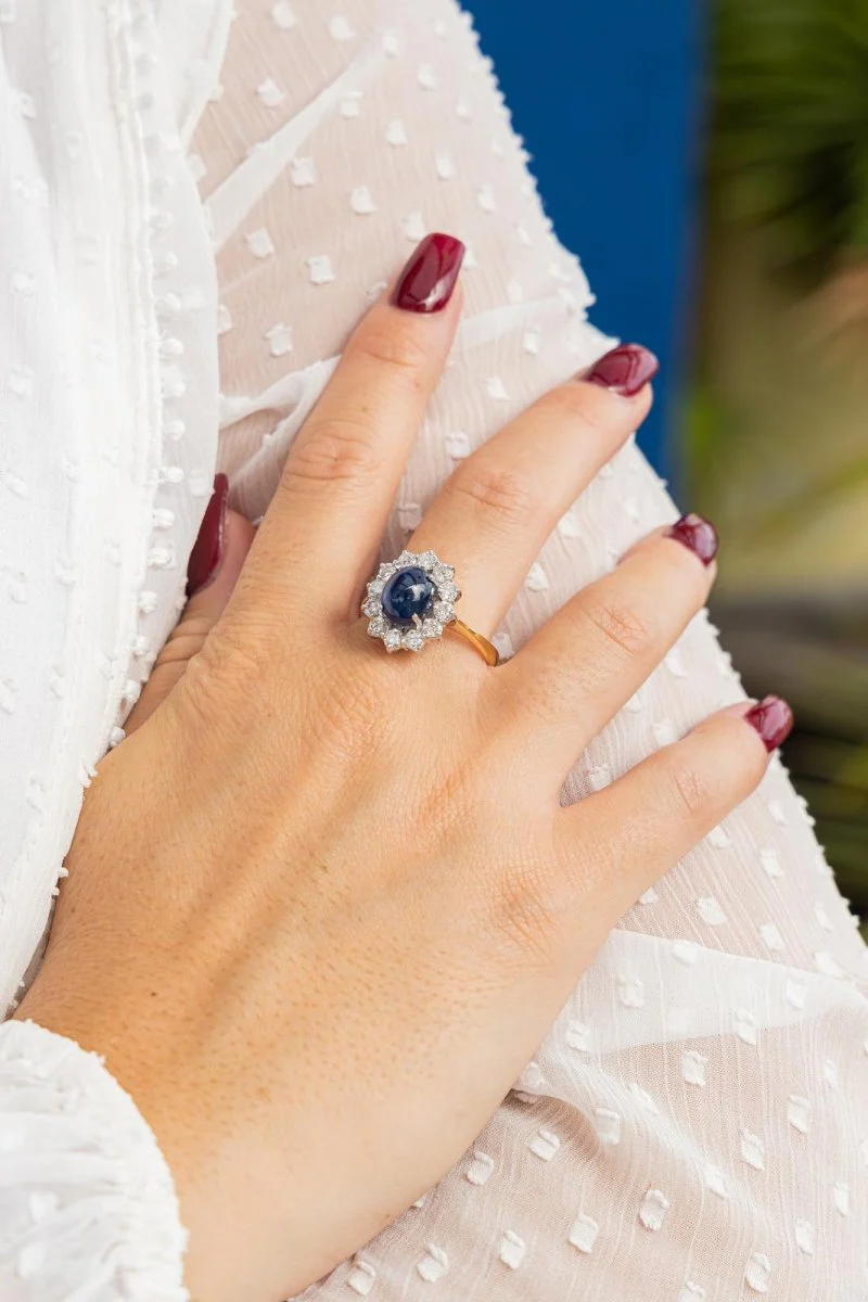 Pompadour ring in yellow gold and sapphire - Image 2