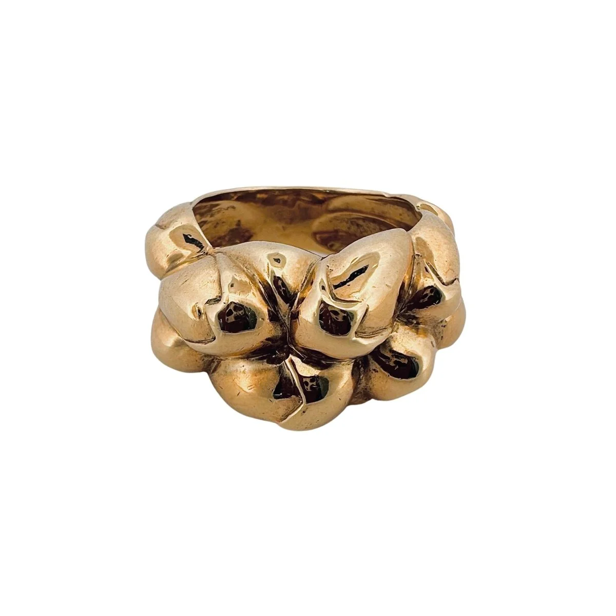Relief band ring in yellow gold
