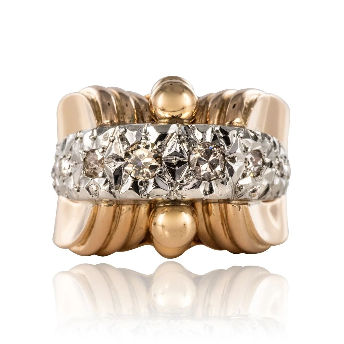 Signet ring in yellow gold, platinum, pearls and diamonds