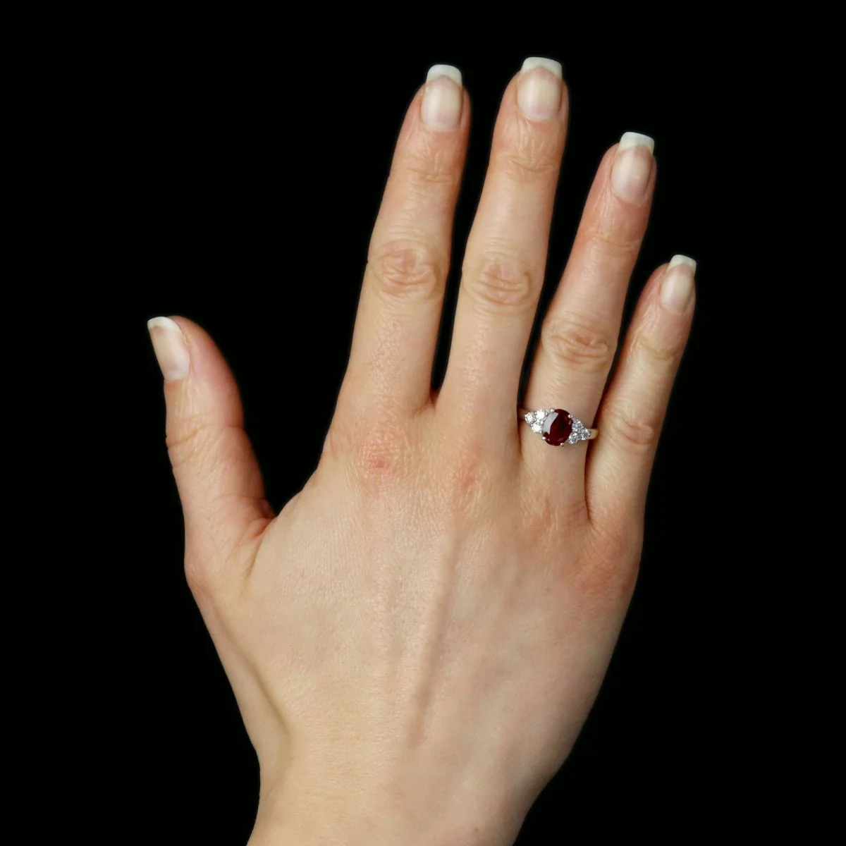 Ring in white gold, ruby and diamonds. - Image 2
