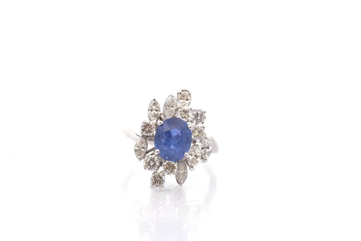Ring Ceylon sapphire and diamonds in white gold - Image 2
