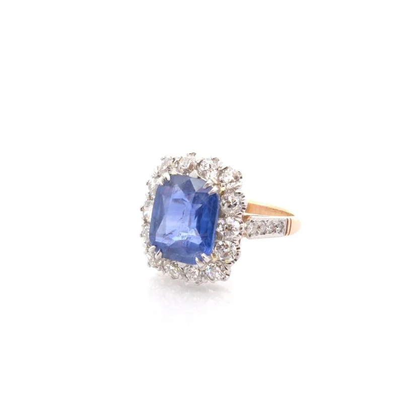 Entourage Ring in flat design, gold, Sapphire, and Diamonds - Image 3