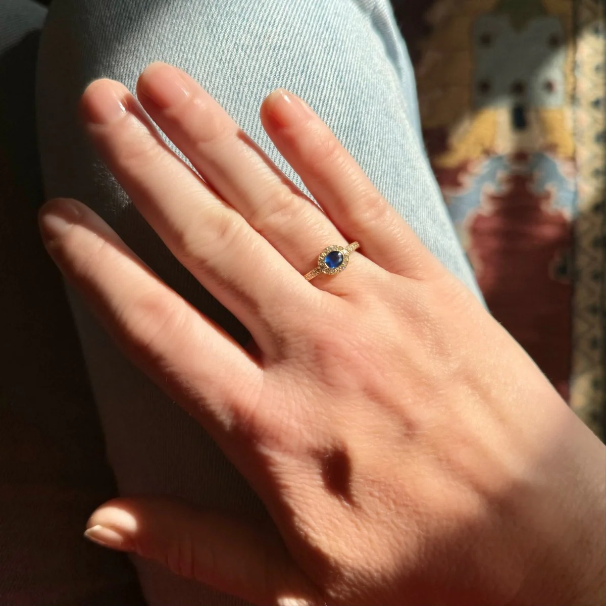 Bague saphir ovale en or blanc et diamant - Image 2