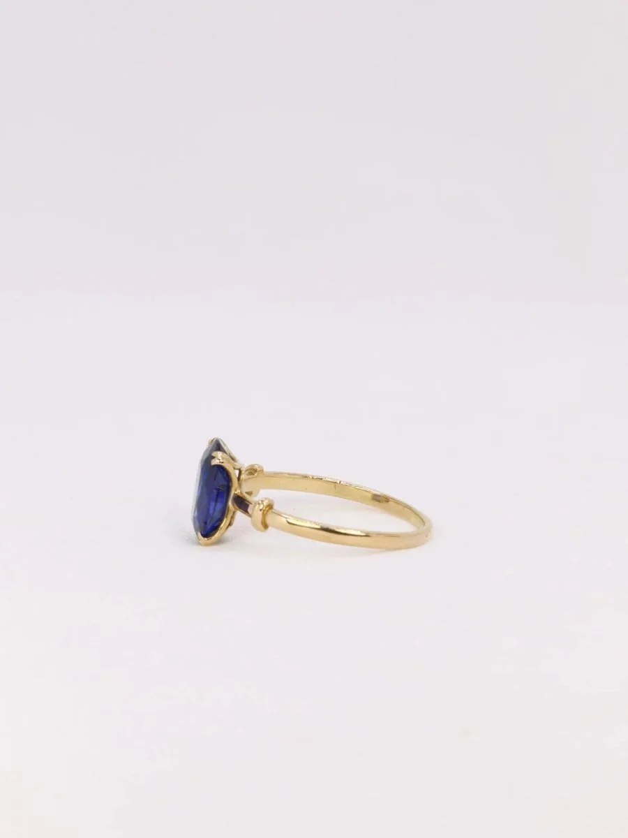 Solitaire ring in yellow gold and sapphire - Image 4