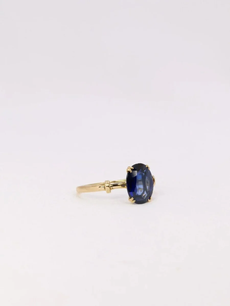 Solitaire ring in yellow gold and sapphire - Image 7