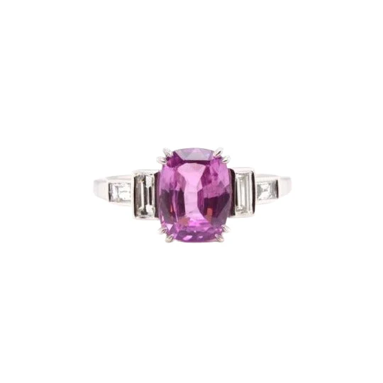 Pink sapphire ring in gold