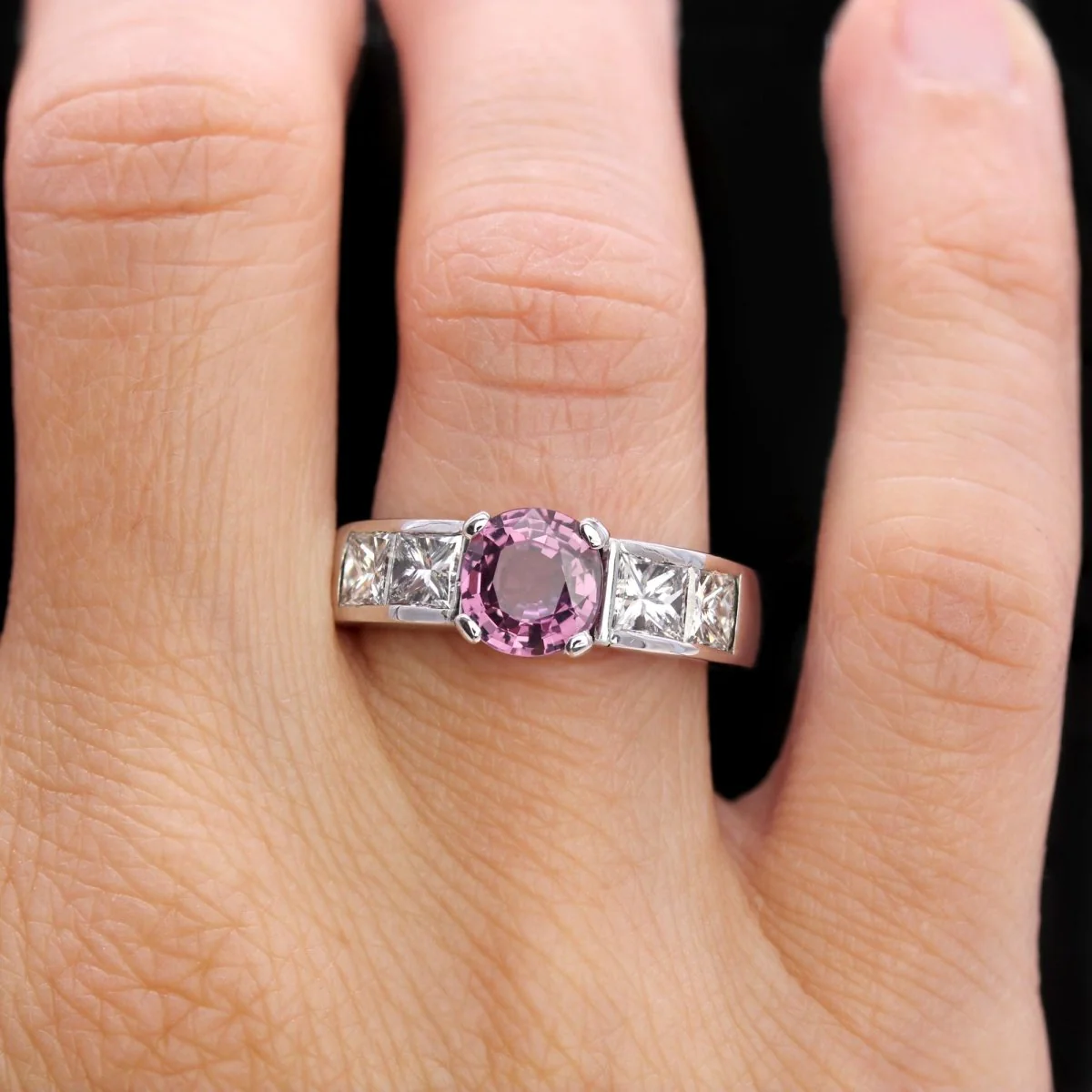 Trilogy ring in white gold, pink sapphire, and diamonds - Image 2