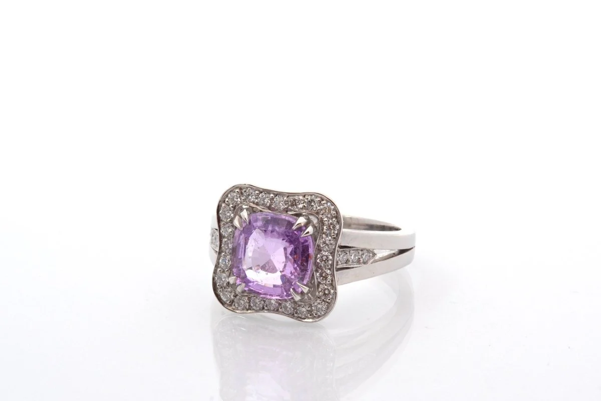 Ceylon purple sapphire ring in platinum - Image 2