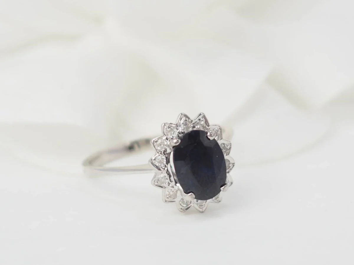 Ring Marguerite in white gold, sapphire and diamonds - Image 3