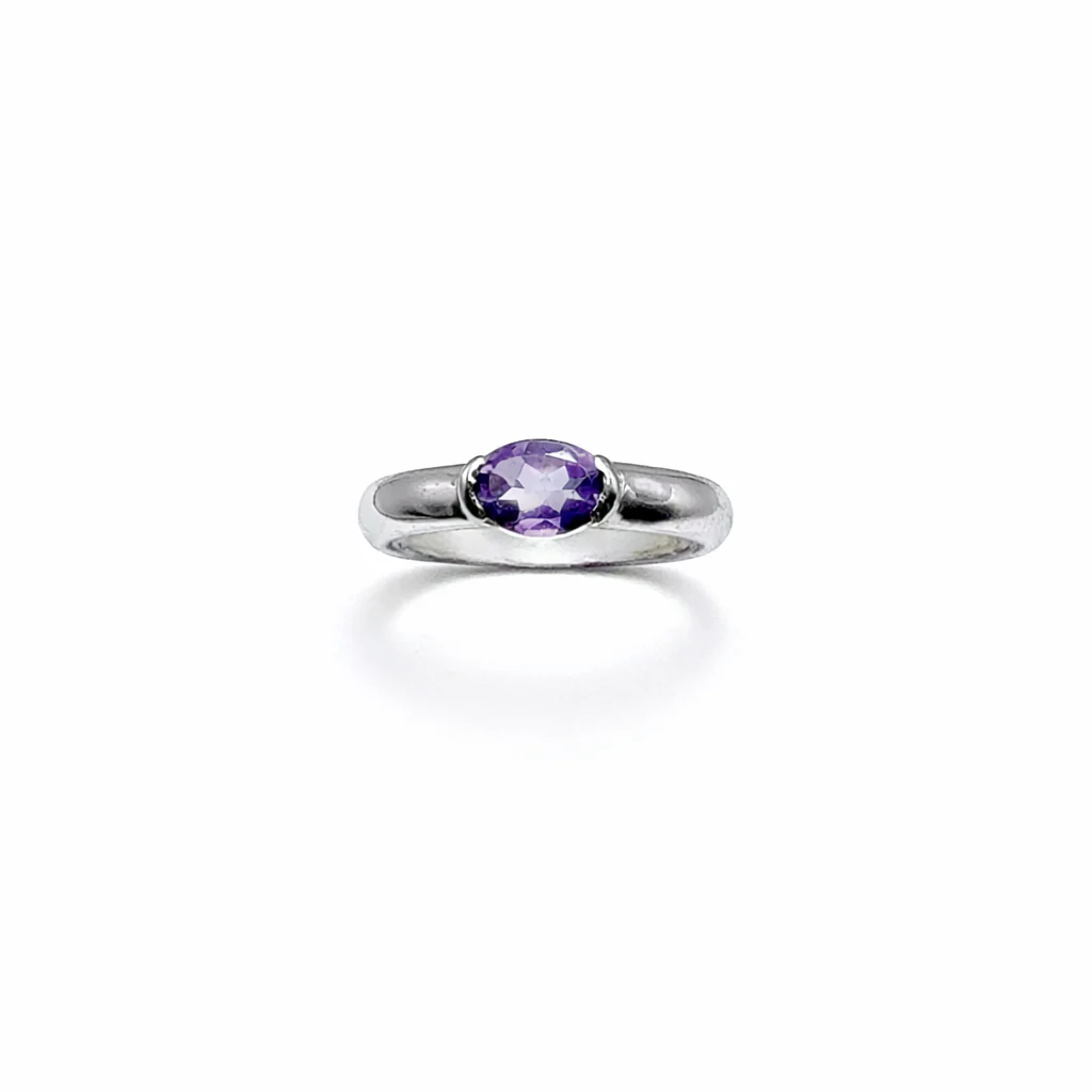 White gold and Amethyst Solitaire Ring