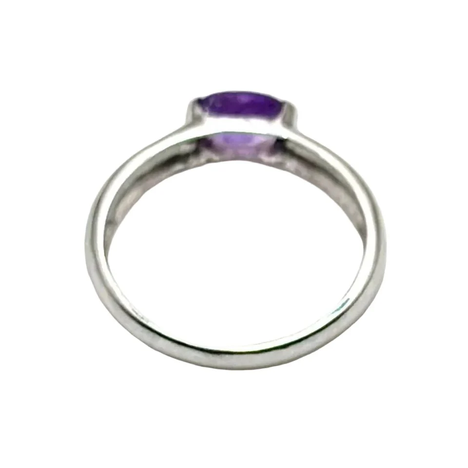 White gold and Amethyst Solitaire Ring - Image 10